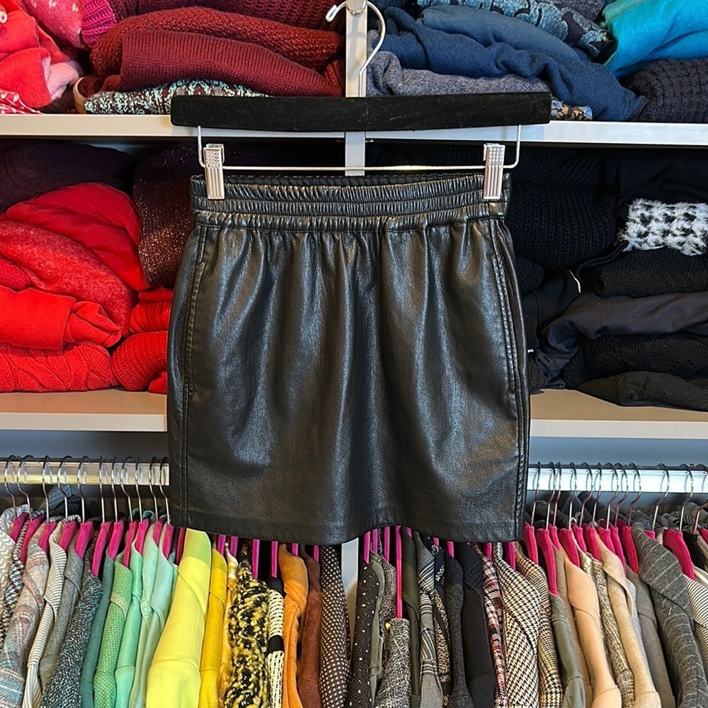 Babaton black faux leather elastic waistband mini skirt size XXS